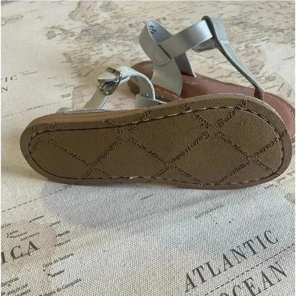 Saltwater T-Strap Sandals Size 10
Silver NWOB - Picture 4 of 5